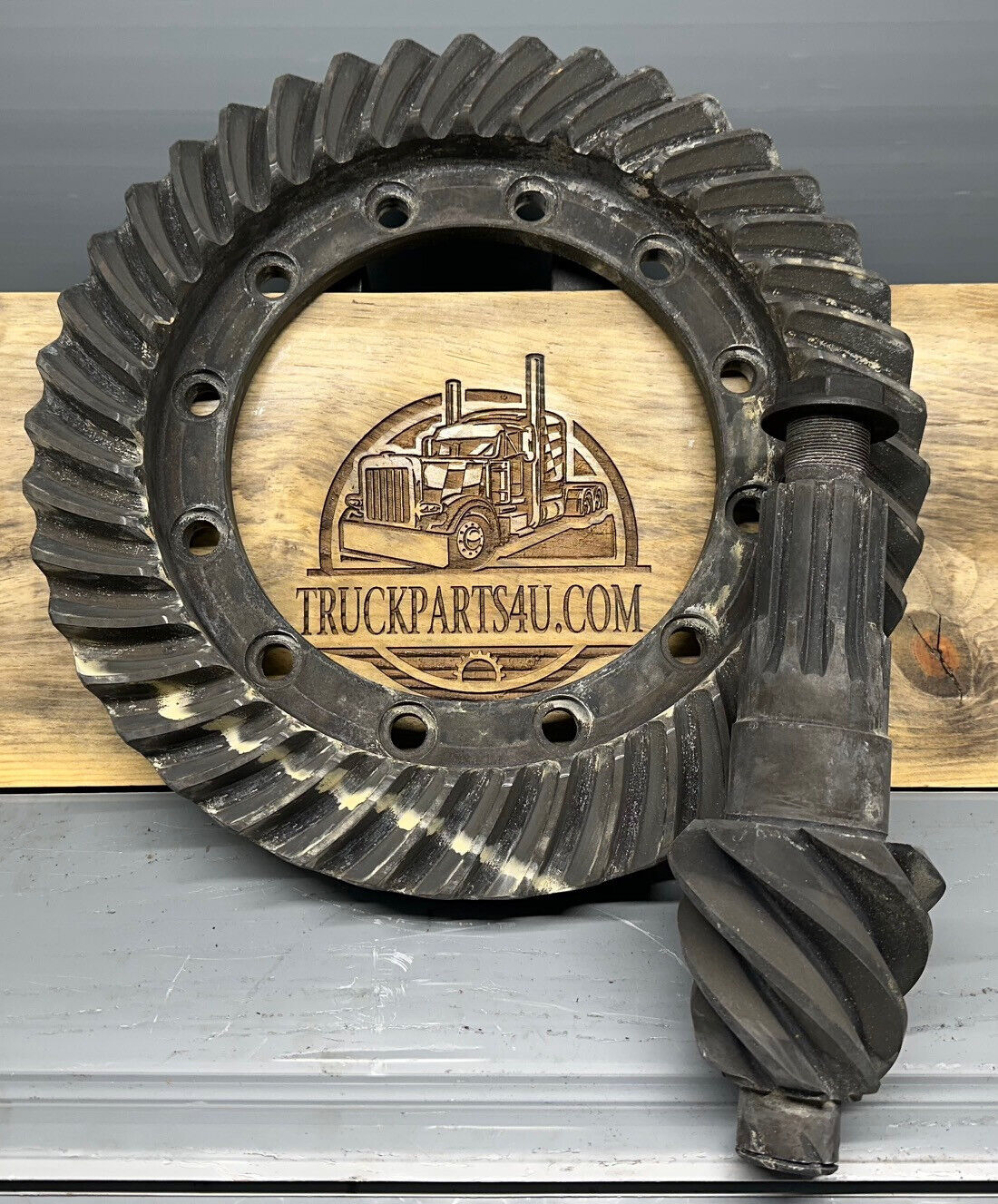 A35618-5 Meritor Rockwell Axletech gearset – Q100 and Q145 application – 6.83 gear ratio – new genuine OEM differential gearing